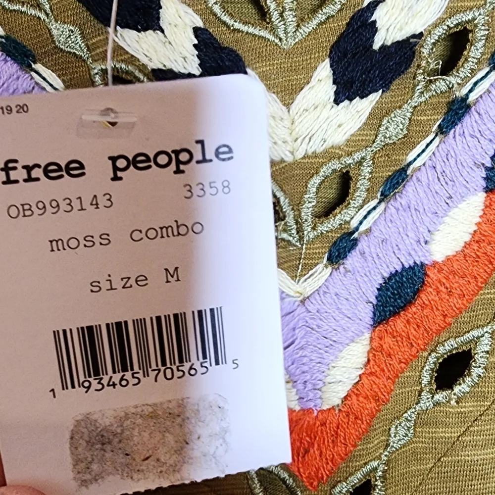 NWT Free People linen-blend Embroidered top in Moss Combo.‎